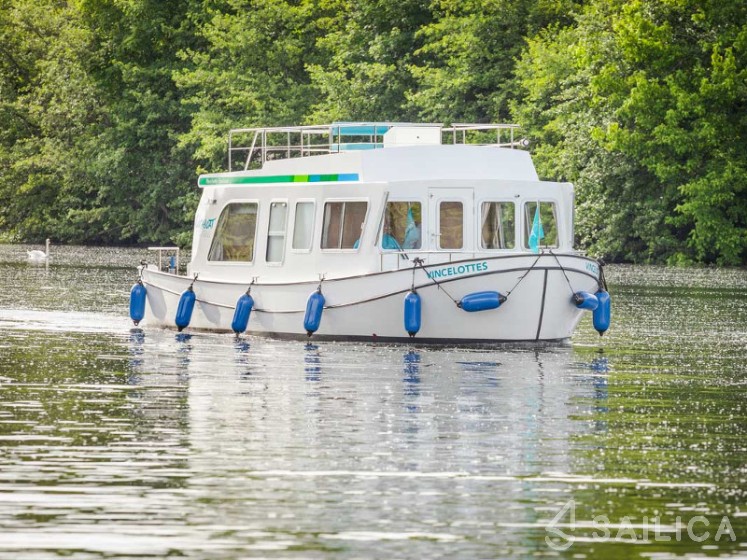 Pénichette 950E - Yacht Charter Sailica