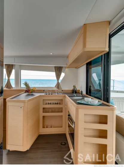 Lagoon 42 - Yacht Charter Sailica