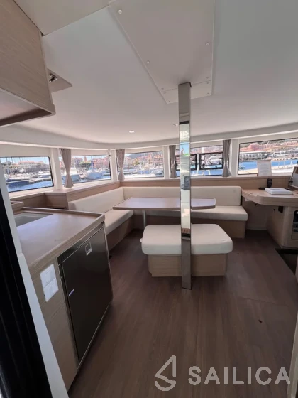 Lagoon 42 - Yacht Charter Sailica