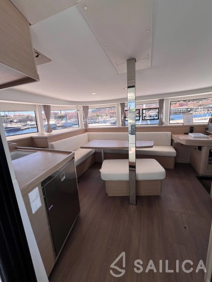 Lagoon 42 - Yacht Charter Sailica