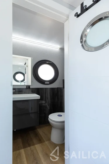 Houseboat - Yacht Charter Sailica