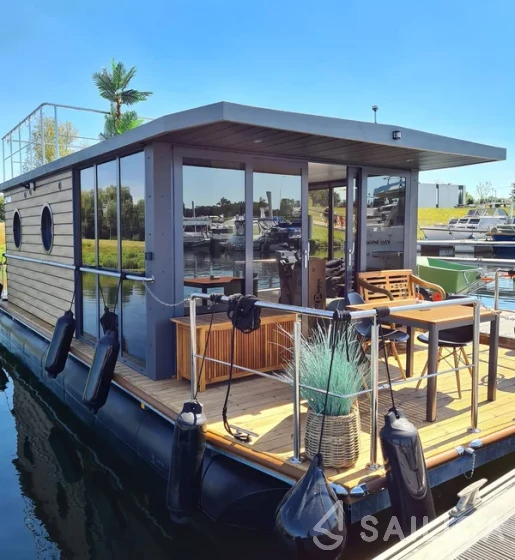 Houseboat - Yacht Charter Sailica