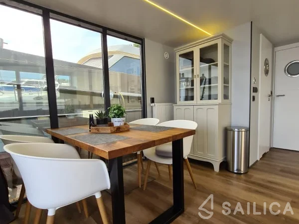 Houseboat - Yacht Charter Sailica