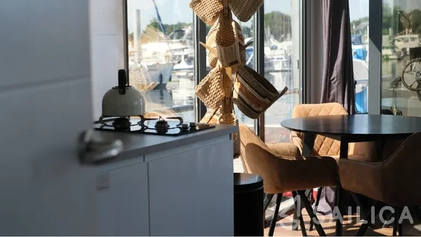 Houseboat - Yacht Charter Sailica