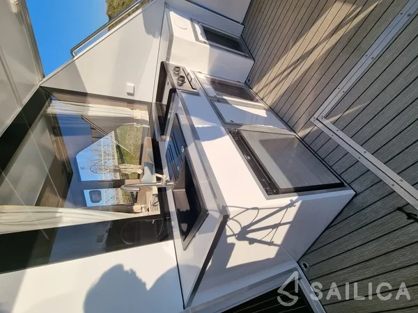 Houseboat - Yacht Charter Sailica