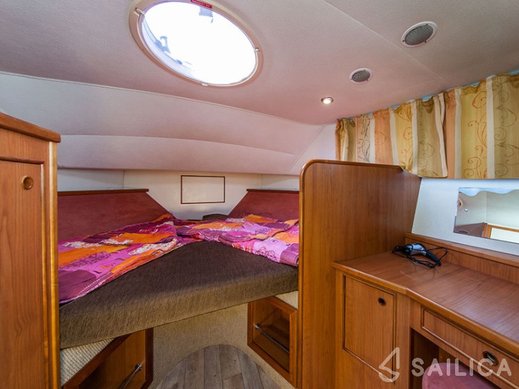 Europa 400 - Yacht Charter Sailica