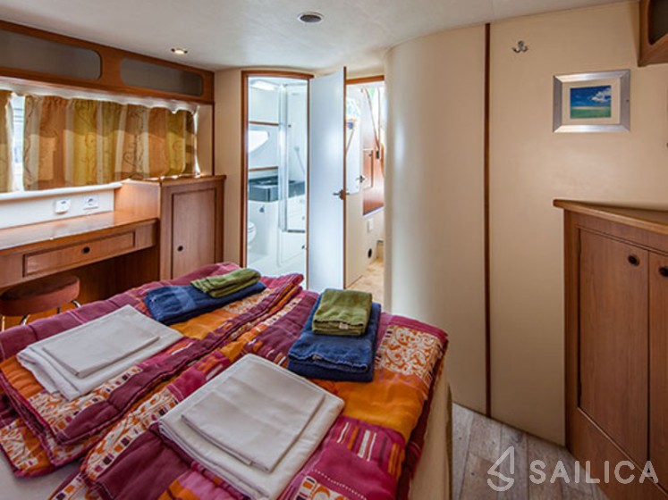 Europa 400 - Yacht Charter Sailica