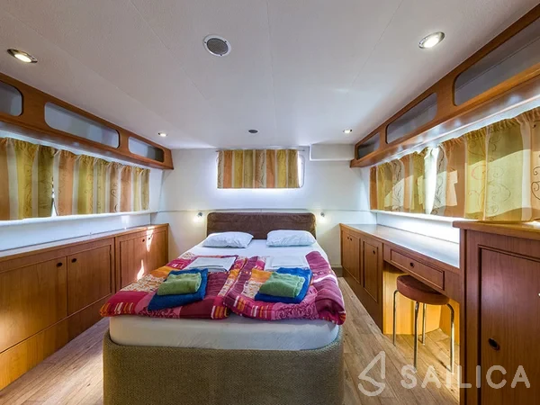 Europa 400 - Yacht Charter Sailica