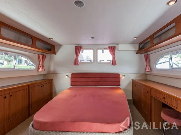 Europa 400 - Yacht Charter Sailica