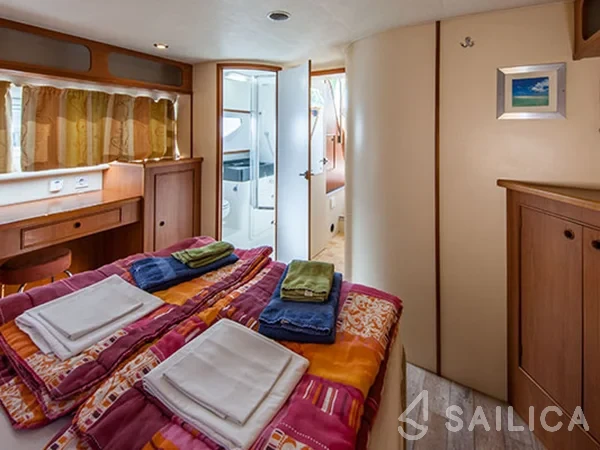 Europa 400 - Yacht Charter Sailica