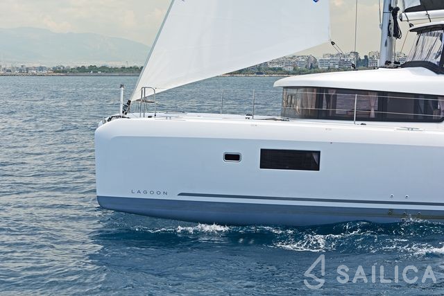 Lagoon 42 - Yacht Charter Sailica