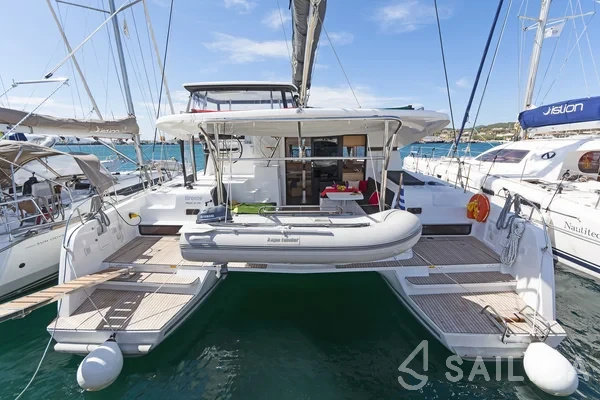 Lagoon 42 - Yacht Charter Sailica
