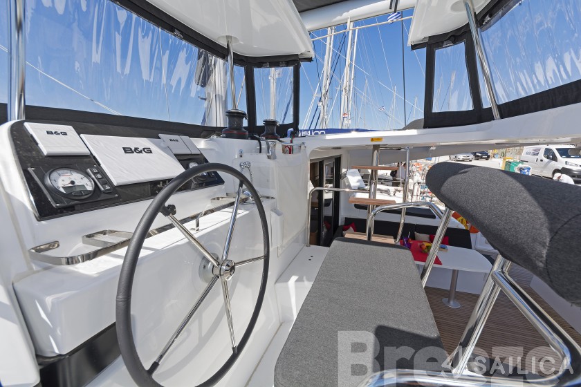 Lagoon 42 - Yacht Charter Sailica
