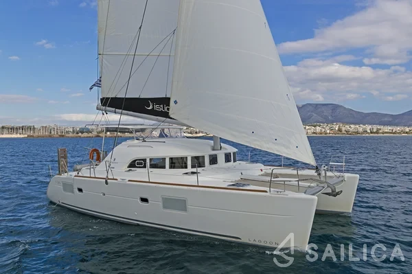 Lagoon 380 - Yacht Charter Sailica