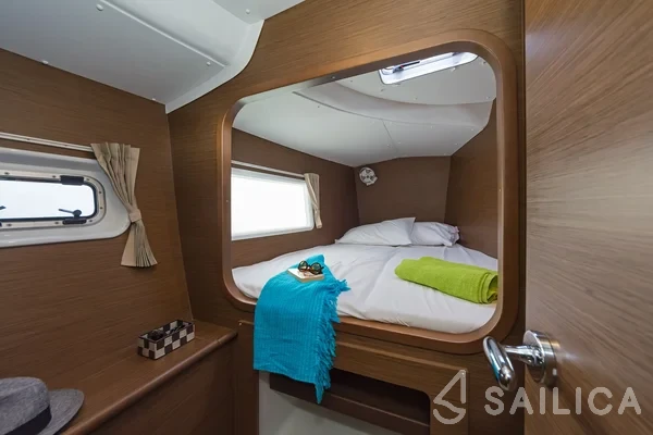 Lagoon 380 - Yacht Charter Sailica