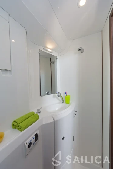 Lagoon 380 - Yacht Charter Sailica