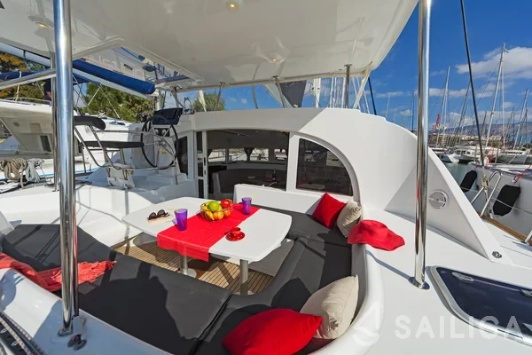 Lagoon 380 - Yacht Charter Sailica