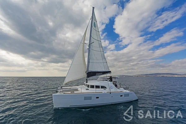 Lagoon 380 - Yacht Charter Sailica
