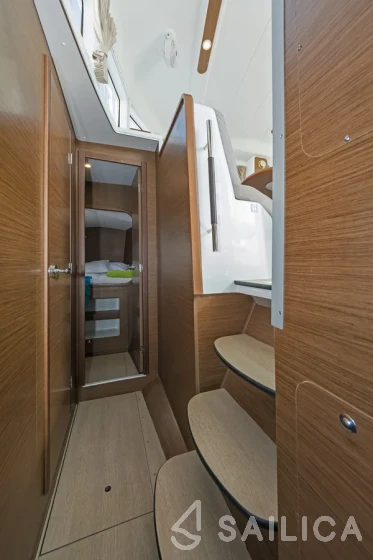 Lagoon 380 - Yacht Charter Sailica