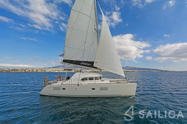 Lagoon 380 - Yacht Charter Sailica