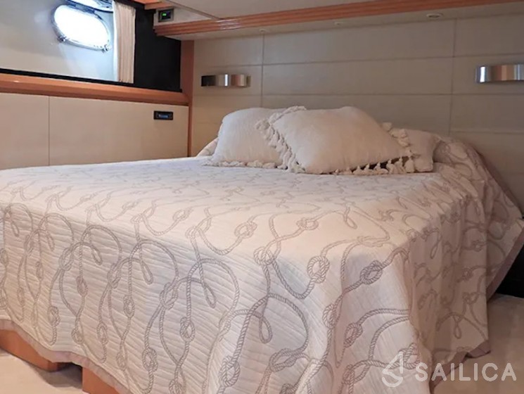 Sarnico 65 - Yacht Charter Sailica