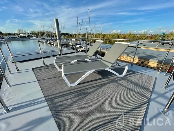 Houseboat - Yacht Charter Sailica