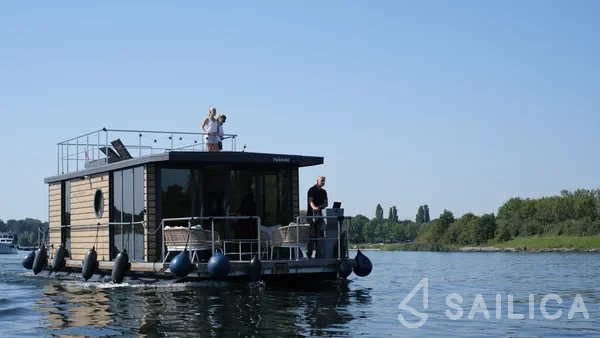 Houseboat - Yacht Charter Sailica