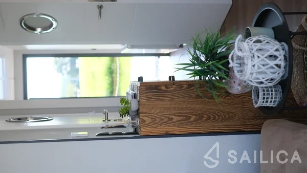 Houseboat - Yacht Charter Sailica