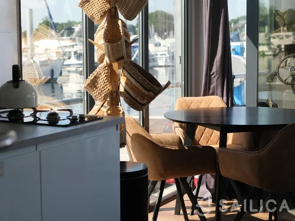 Houseboat - Yacht Charter Sailica