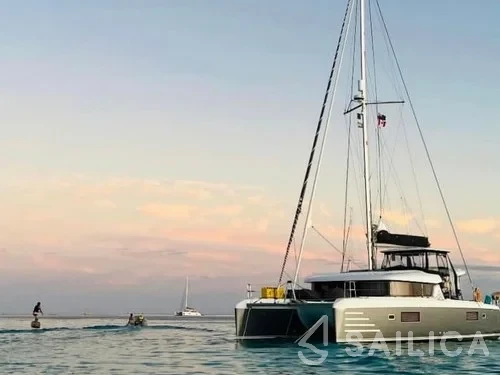 Lagoon 42 - Yacht Charter Sailica