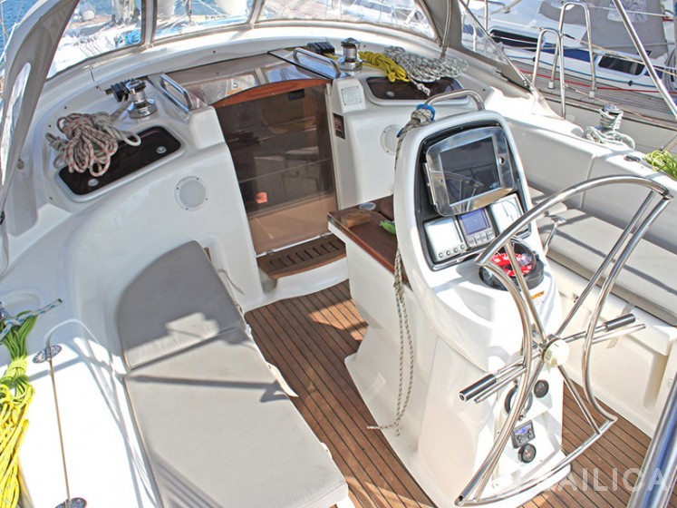 Bavaria 37 Cruiser - Yacht Charter Sailica