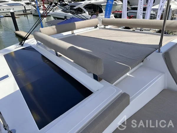 Bali 4.2 - Yacht Charter Sailica