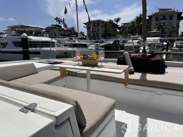Bali 4.2 - Yacht Charter Sailica
