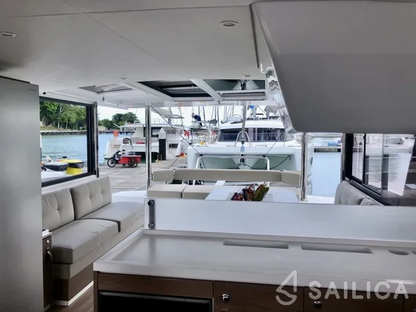 Bali 4.4 - Yacht Charter Sailica