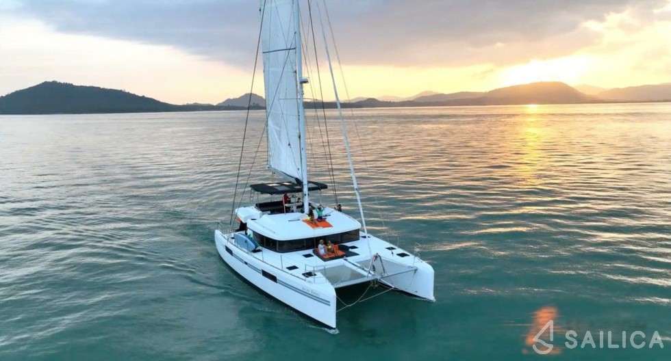 Lagoon 52F - Yacht Charter Sailica