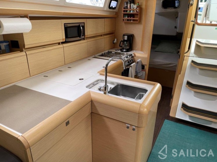 Sun Odyssey 519 - Yacht Charter Sailica
