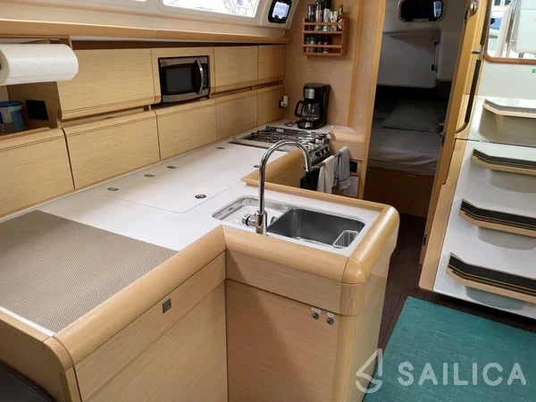 Sun Odyssey 519 - Yacht Charter Sailica