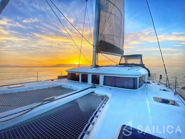 Lagoon 400 S2 - Yacht Charter Sailica