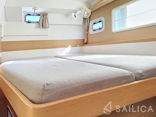 Lagoon 400 S2 - Yacht Charter Sailica