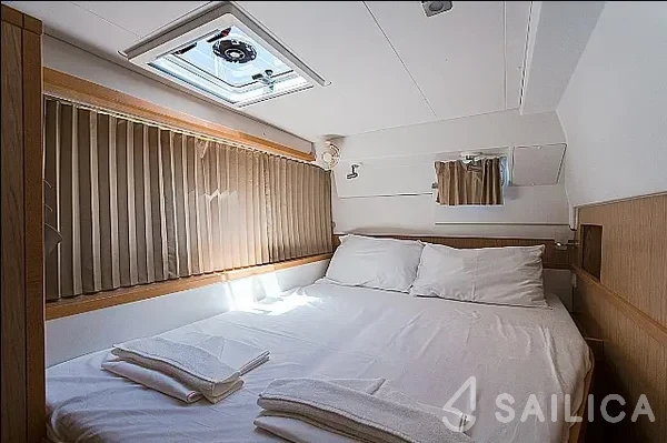 Lagoon 400 S2 - Yacht Charter Sailica