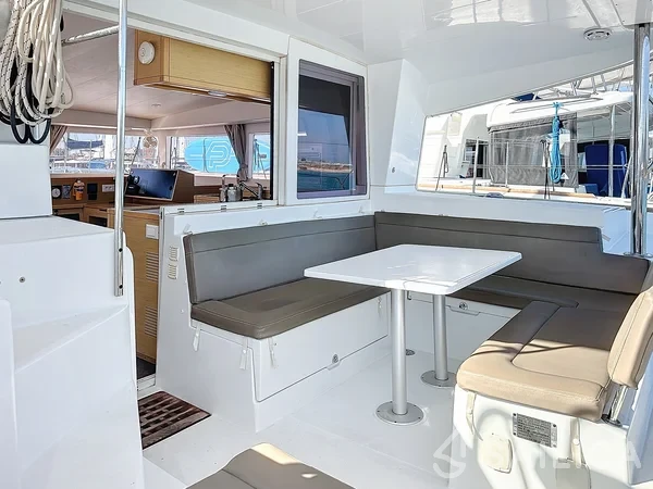 Lagoon 400 S2 - Yacht Charter Sailica