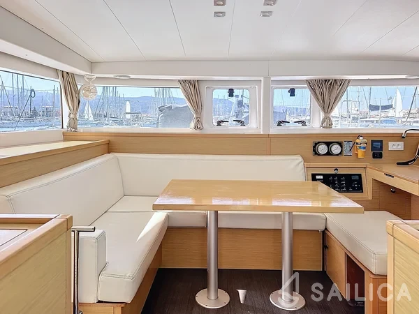 Lagoon 400 S2 - Yacht Charter Sailica