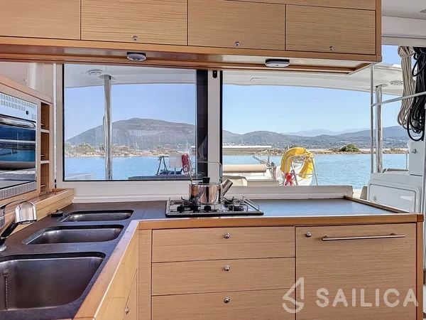 Lagoon 400 S2 - Yacht Charter Sailica