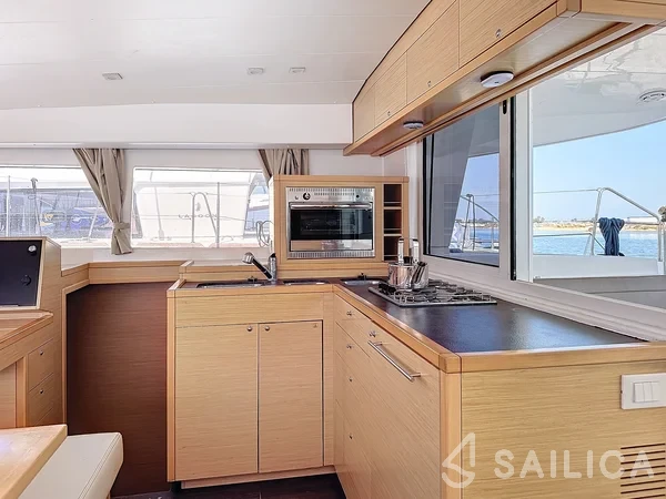 Lagoon 400 S2 - Yacht Charter Sailica