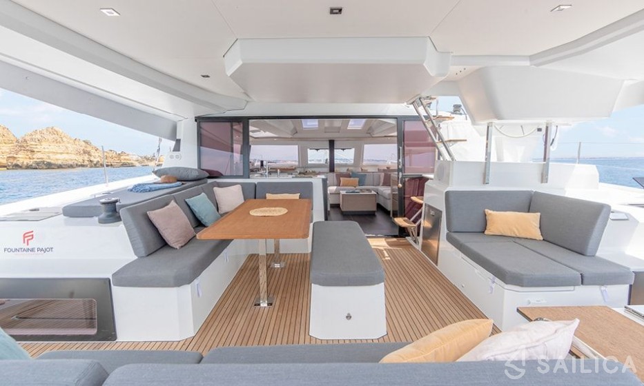 Elba 45 - Yacht Charter Sailica