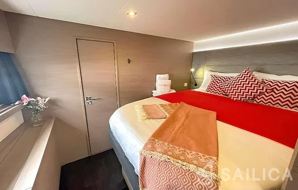 Aura 51 - Yacht Charter Sailica