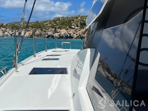 Aura 51 - Yacht Charter Sailica