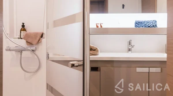 Aura 51 - Yacht Charter Sailica