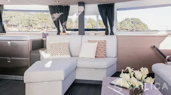 Aura 51 - Yacht Charter Sailica