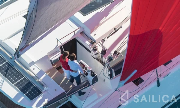 Astréa 42 - Yacht Charter Sailica